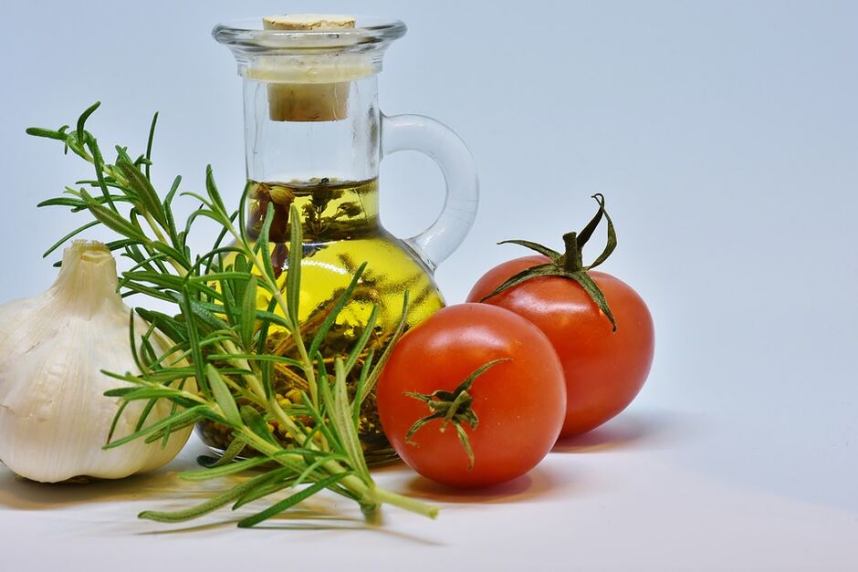 češnjak rajčica i ulje za keto dijetu