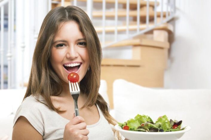 jesti salatu od povrća na omiljenoj dijeti